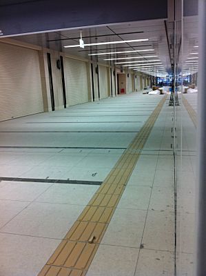 博多口から阪急経由デイトスへの通路
